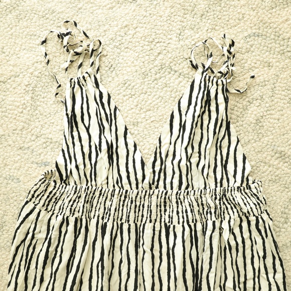 Black and White Striped Open Back Top - XL - Picture 3 of 7